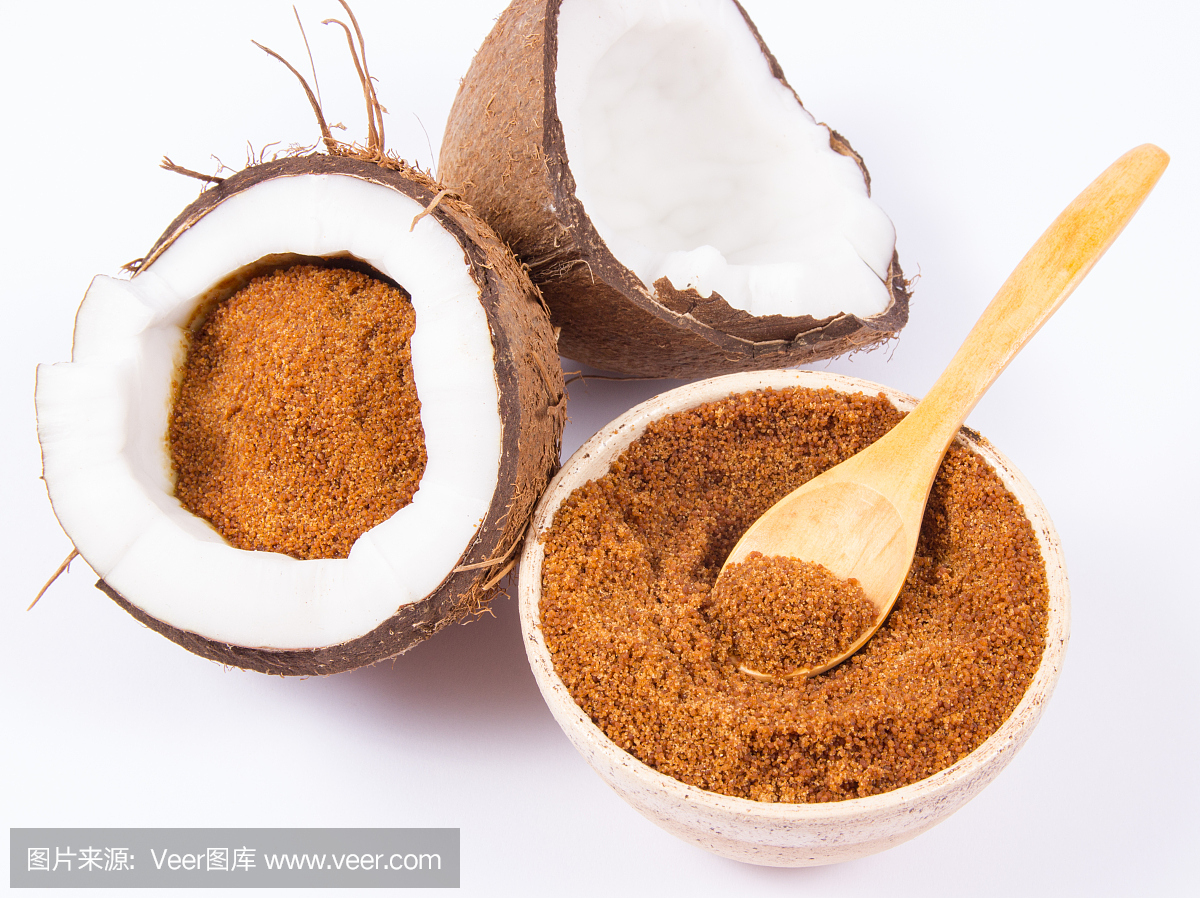 椰子和椰子糖孤立在白色背景。